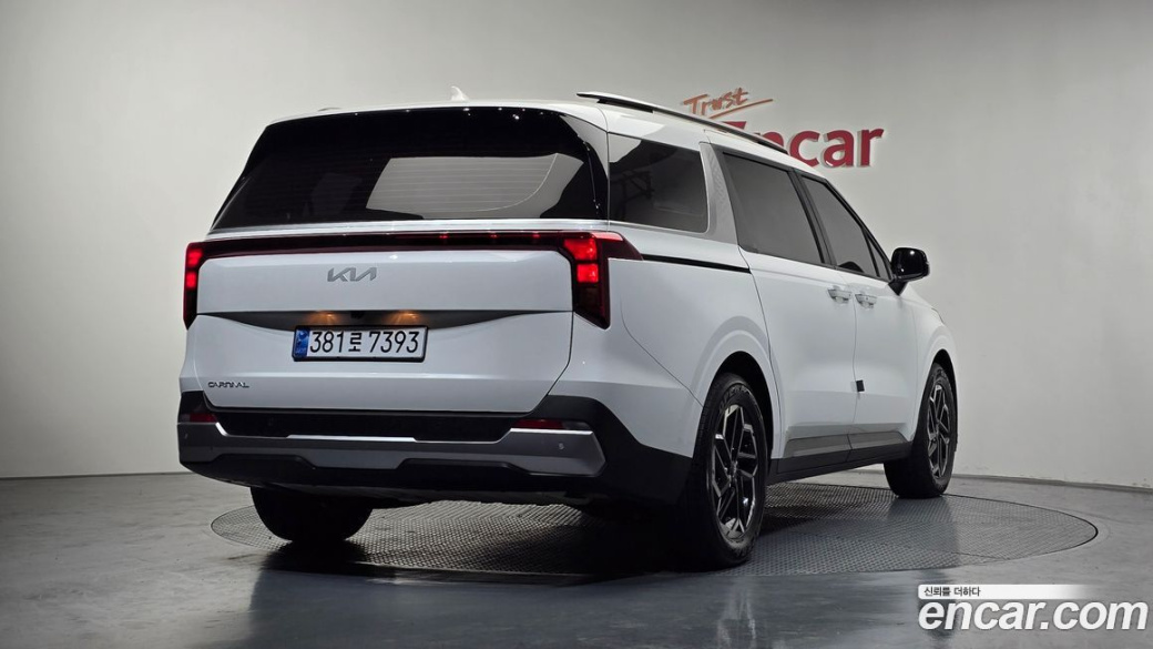 Kia Carnival 9-Seater Prestige, 2024
