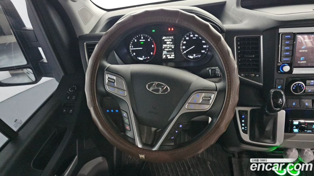 Hyundai Solati 15-seater, 2024