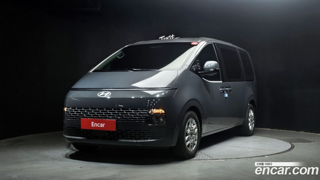 Hyundai Staria 4WD Tourer 11-Seater, 2025