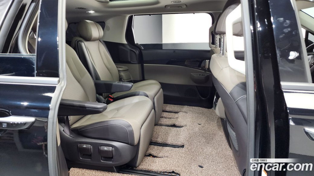 Kia Carnival 7-Seater Gravity, 2025