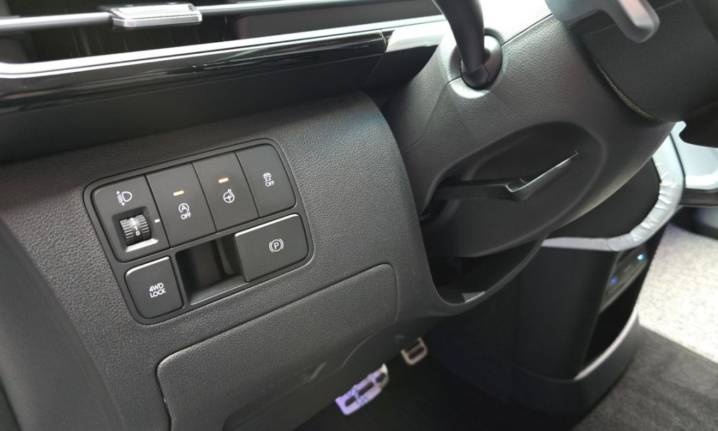 Hyundai Staria 4WD Lounge 9-Seater, 2025