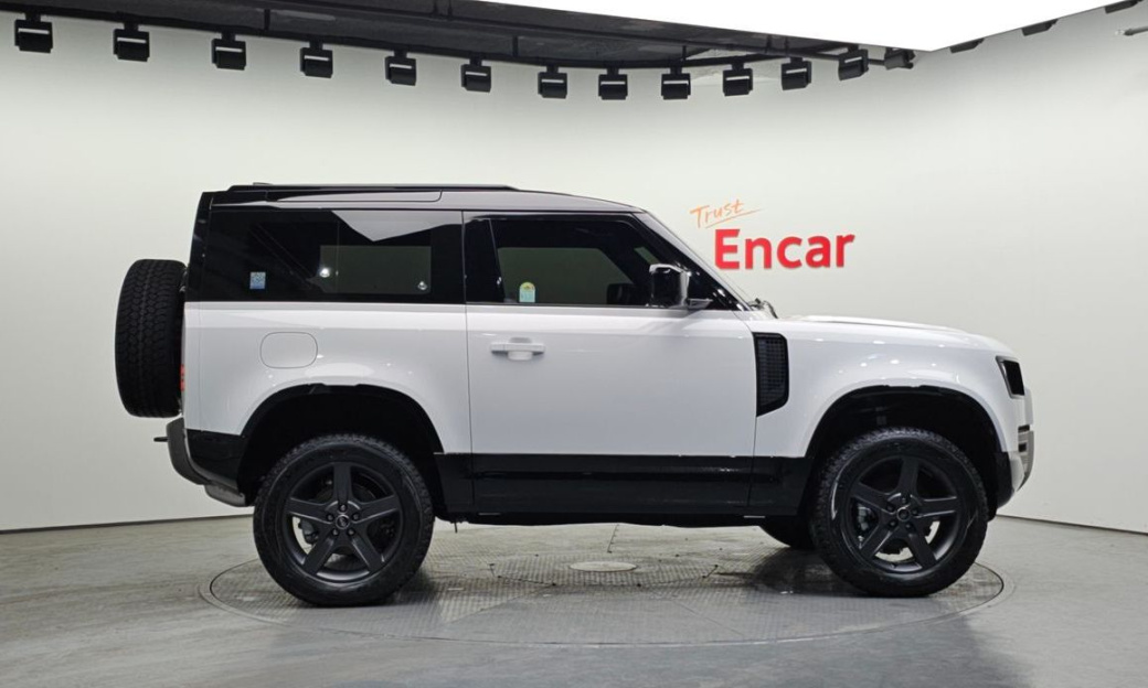 Land Rover Defender 90 D250 X-Dynamic SE, 2025