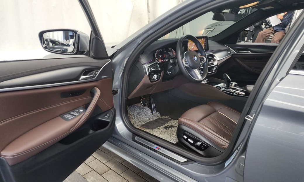 BMW 5-Series 523d xDrive M Sport, 2023