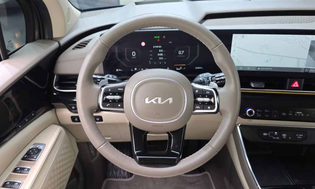Kia Carnival 7-Seater Signature, 2024