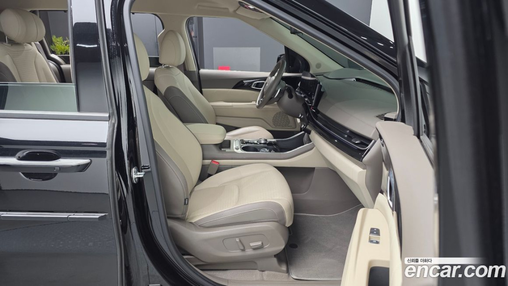 Kia Carnival 7-Seater Gravity, 2024