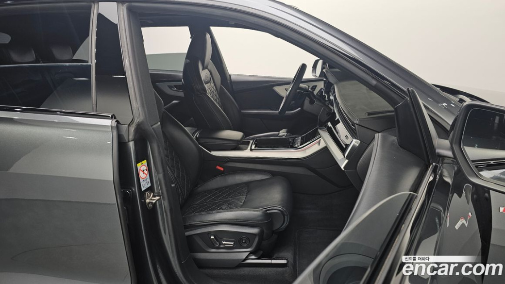 Audi Q8 55 TFSI Quattro Premium, 2023