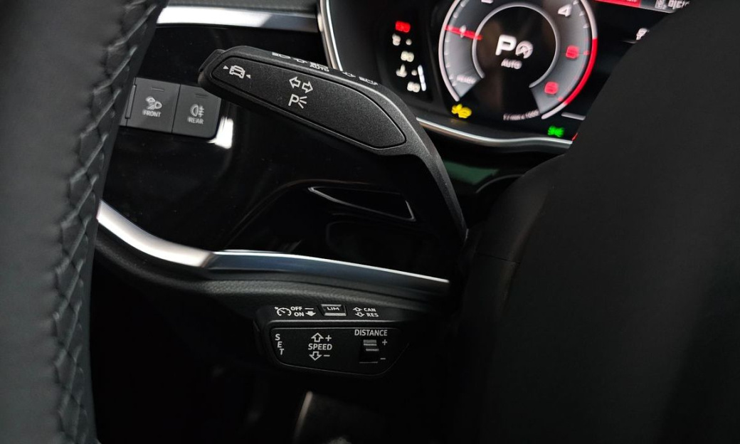 Audi Q3 35 TDI Premium, 2025