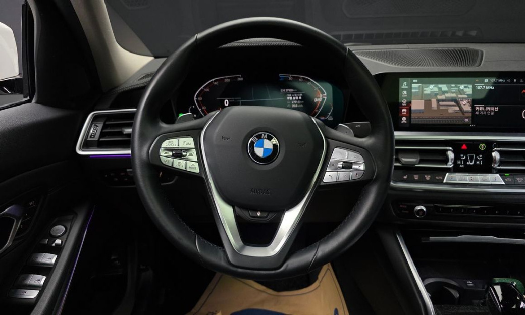 BMW 3-Series 320d Luxury, 2022