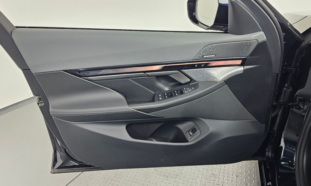 BMW 5-Series 530i xDrive M Sport, 2025