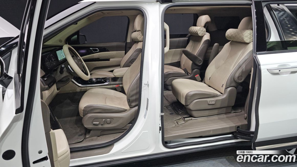 Kia Carnival 9-Seater Signature, 2022