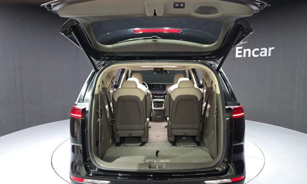Kia Carnival 9-Seater Signature, 2023