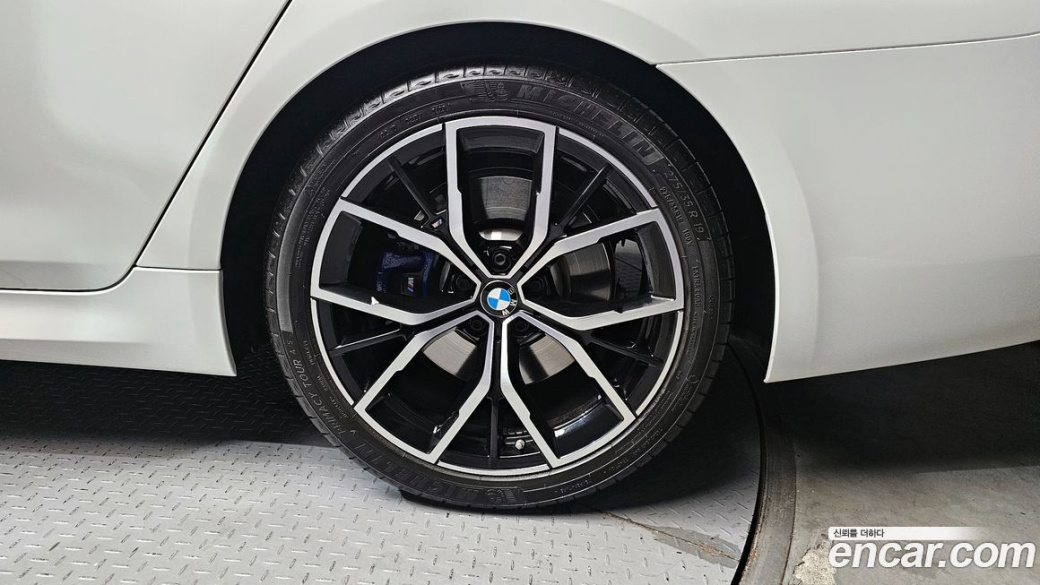BMW 5-Series 530i xDrive M Sport Package, 2023