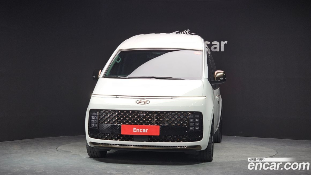 Hyundai Staria 4WD Lounge 9-Seater, 2023