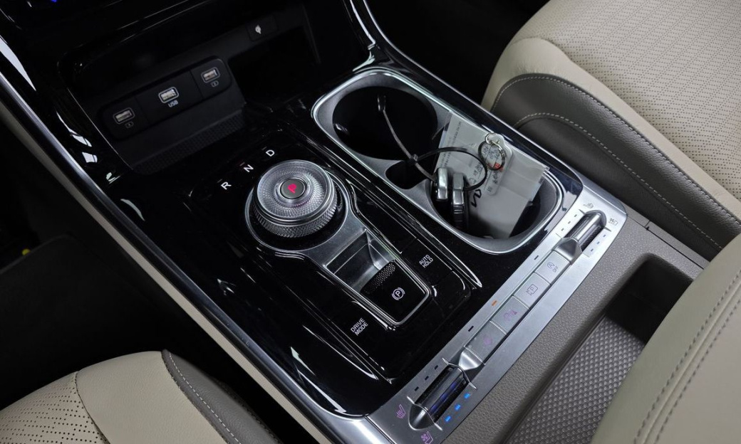 Kia Carnival 11-Seater Signature, 2023