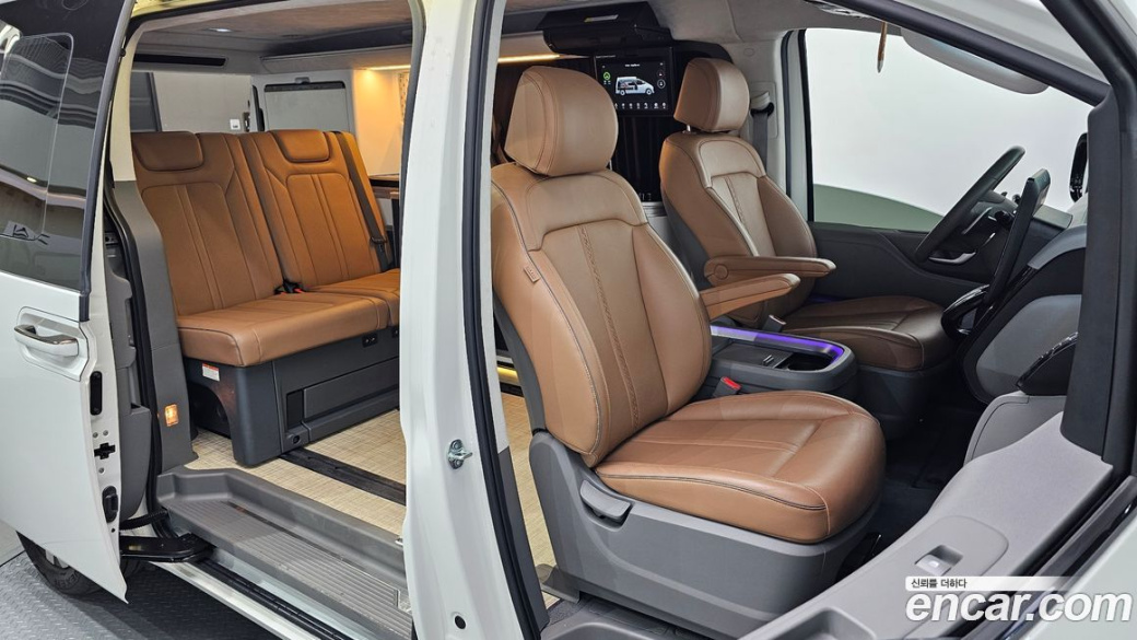Hyundai Staria 2WD Camping Car, 2024