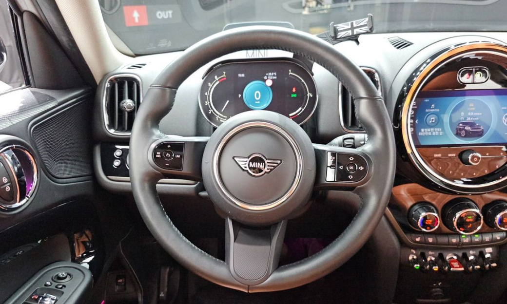 Mini Countryman Classic Plus Launch Pack, 2024