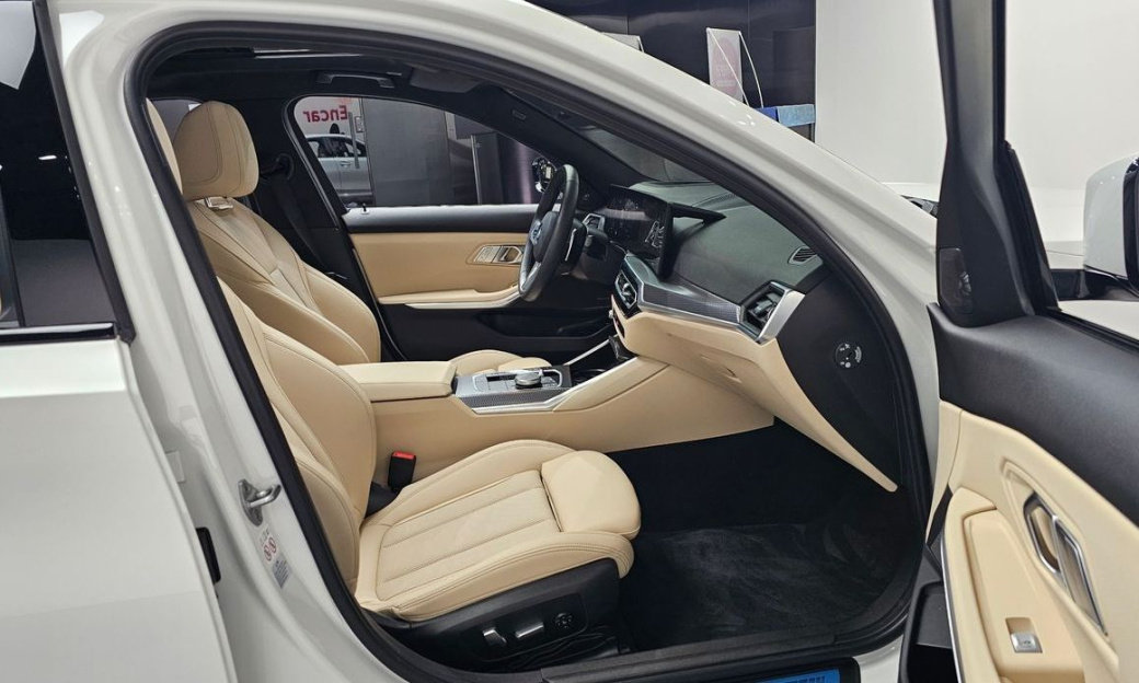 BMW 3-Series 320i M Sport, 2024