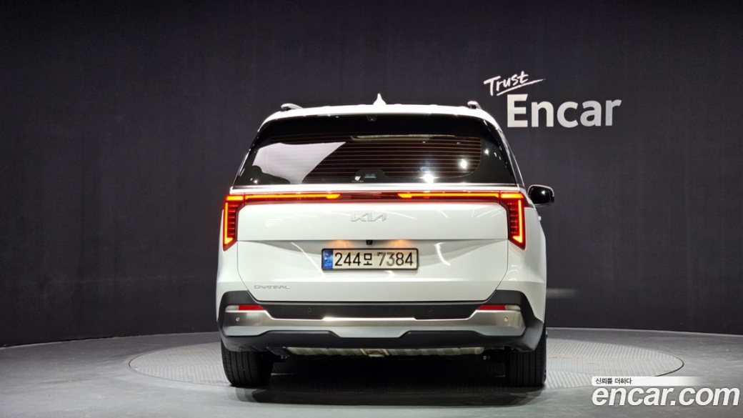 Kia Carnival 9-Seater Signature, 2024