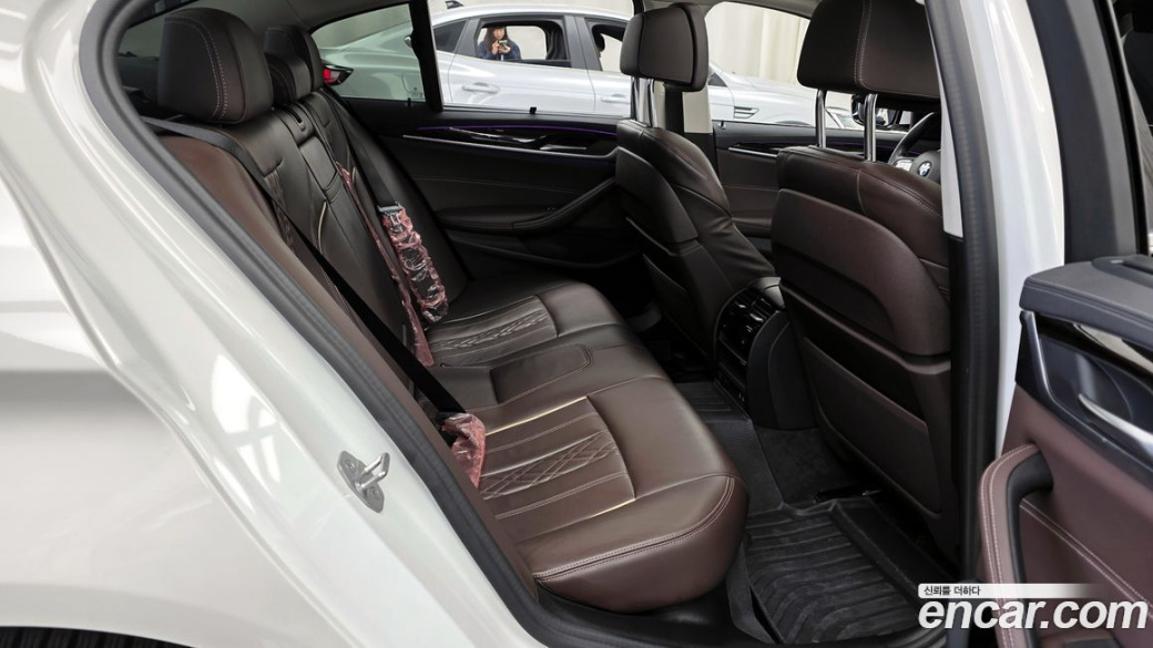 BMW 5-Series 523d Luxury, 2022
