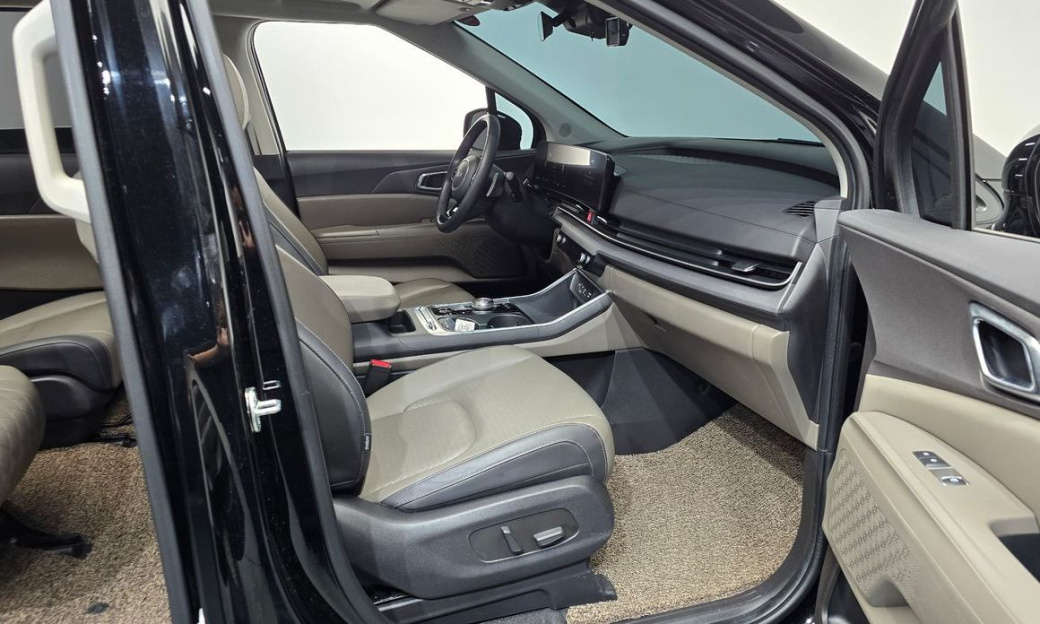 Kia Carnival 9-Seater Noblesse, 2024