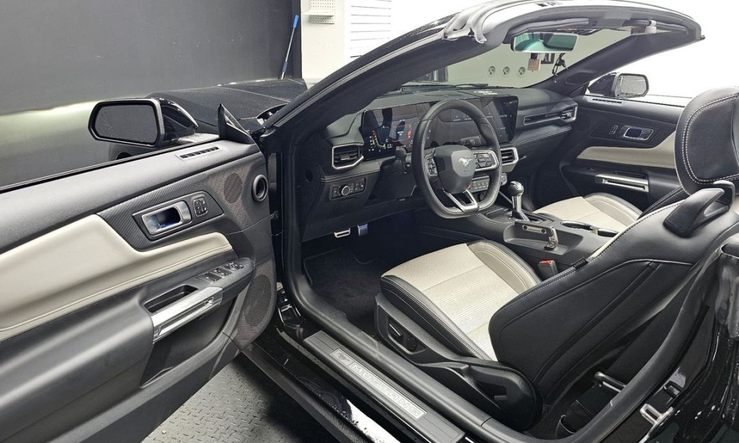 Ford Mustang 5.0 GT Premium Convertible, 2024