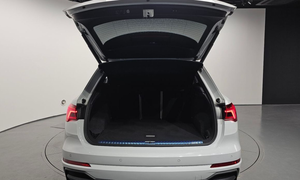 Audi Q3 35 TDI Premium, 2025