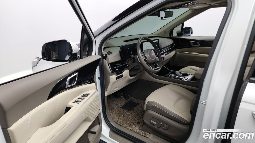Kia Carnival 9-Seater Signature, 2024