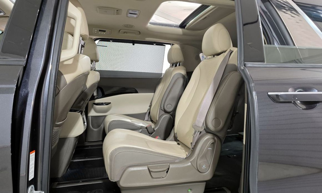 Kia Carnival 7-Seater Outdoor, 2023