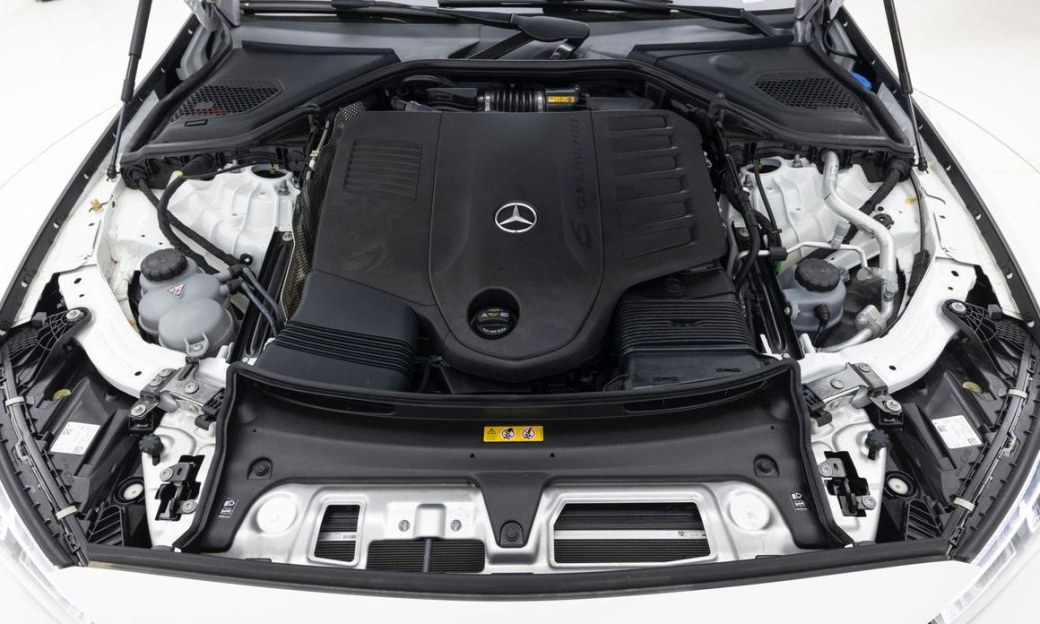 Mercedes-Benz E-Class E300 4MATIC Exclusive, 2025