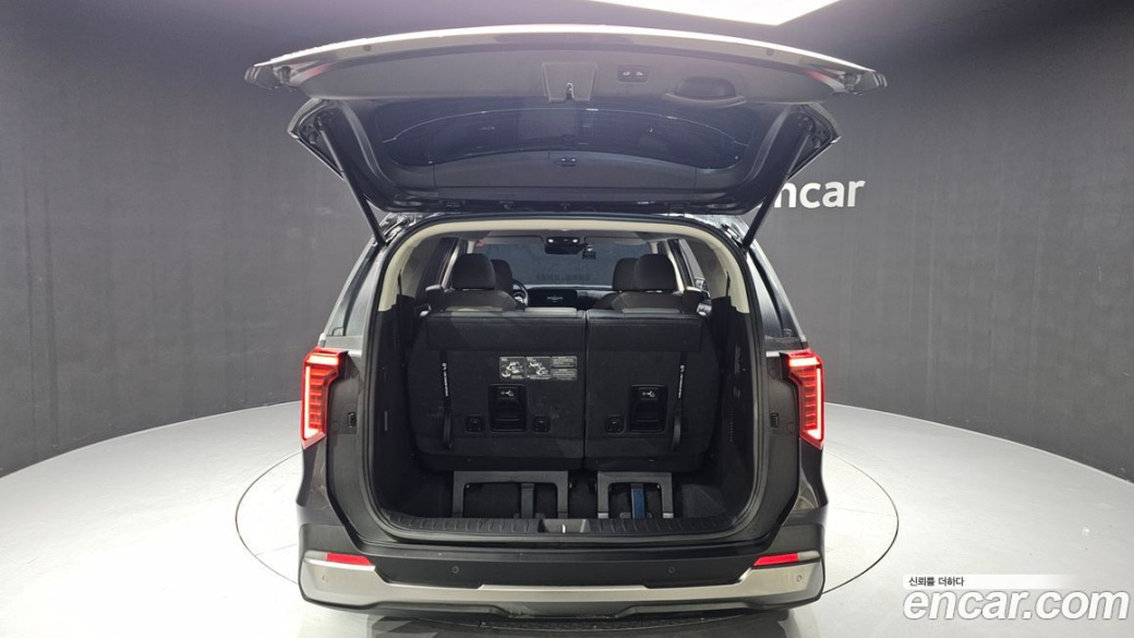 Kia Carnival 7-Seater Outdoor, 2025