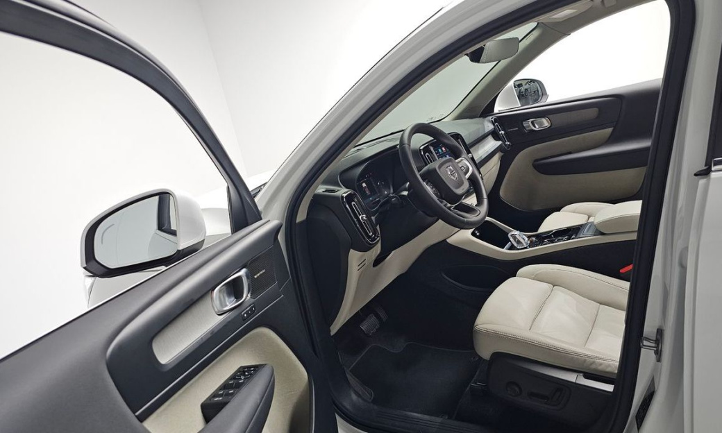 Volvo XC40 B4 Ultimate Bright, 2024
