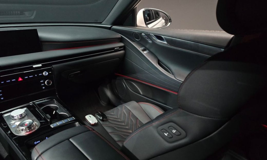 Genesis G80 Gasoline 2.5 Turbo 2WD, 2025