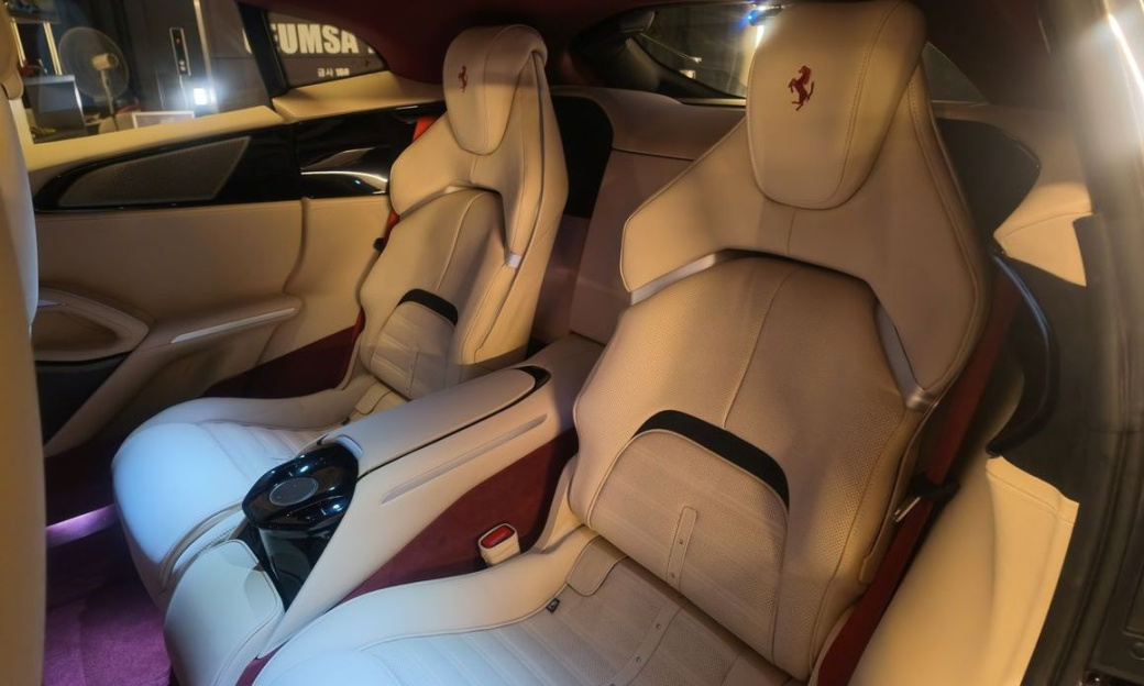 Ferrari Purosangue 6.5 V12, 2024