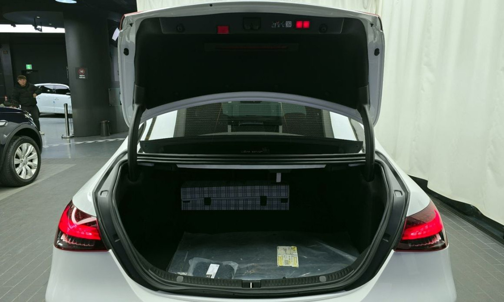 Mercedes-Benz E-Class E350 4MATIC Exclusive, 2023