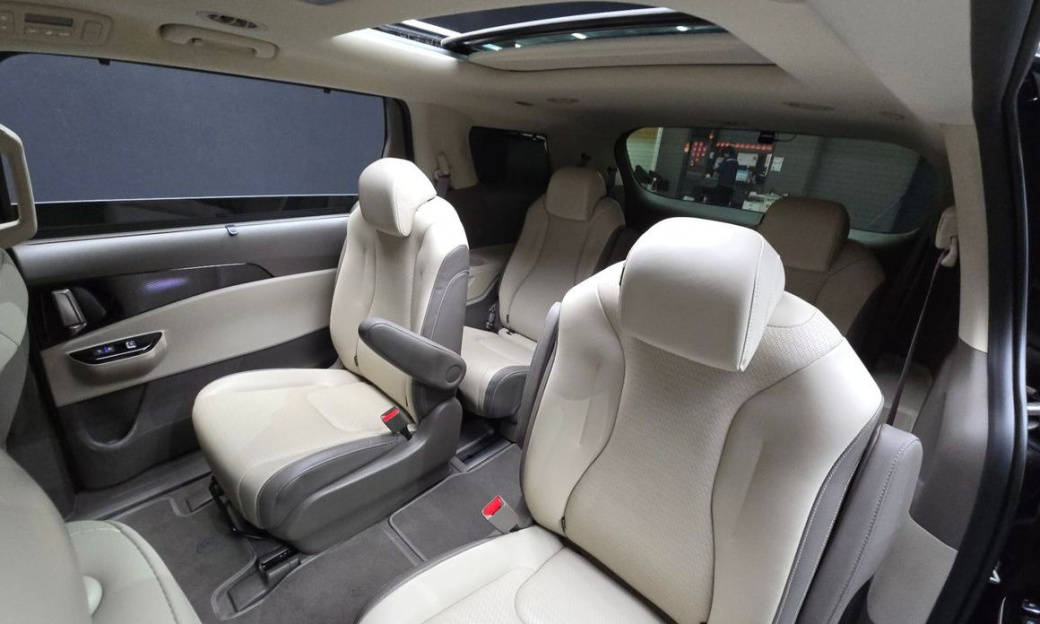 Kia Carnival 9-Seater Signature, 2023