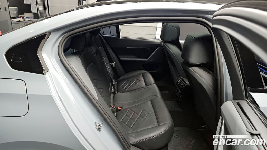 BMW 5-Series 530i xDrive M Sport, 2024