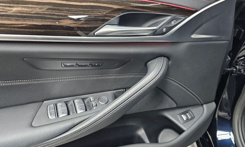 BMW 5-Series 520i M Sport, 2022