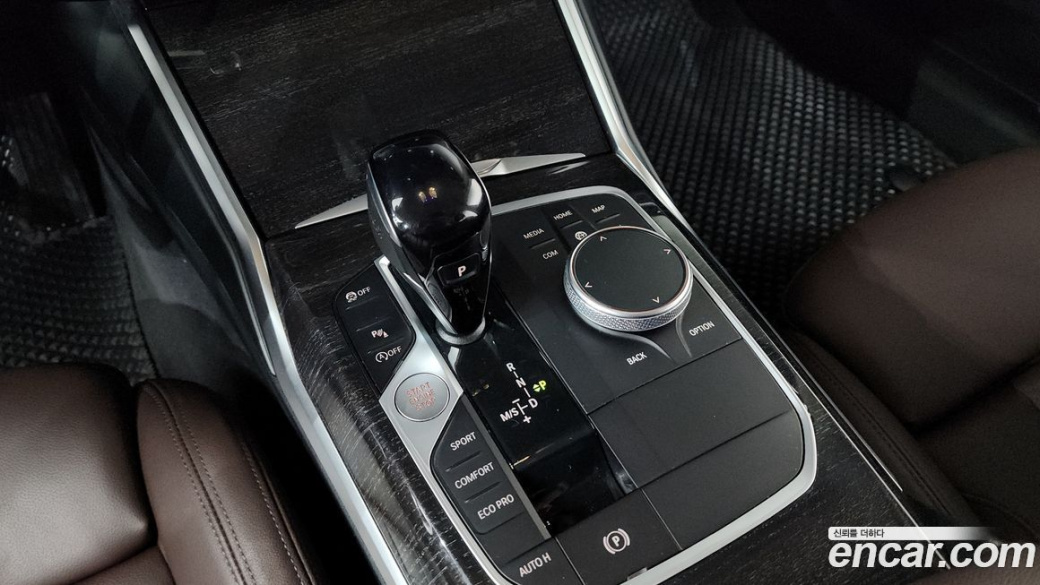 BMW 3-Series 320i Luxury, 2022