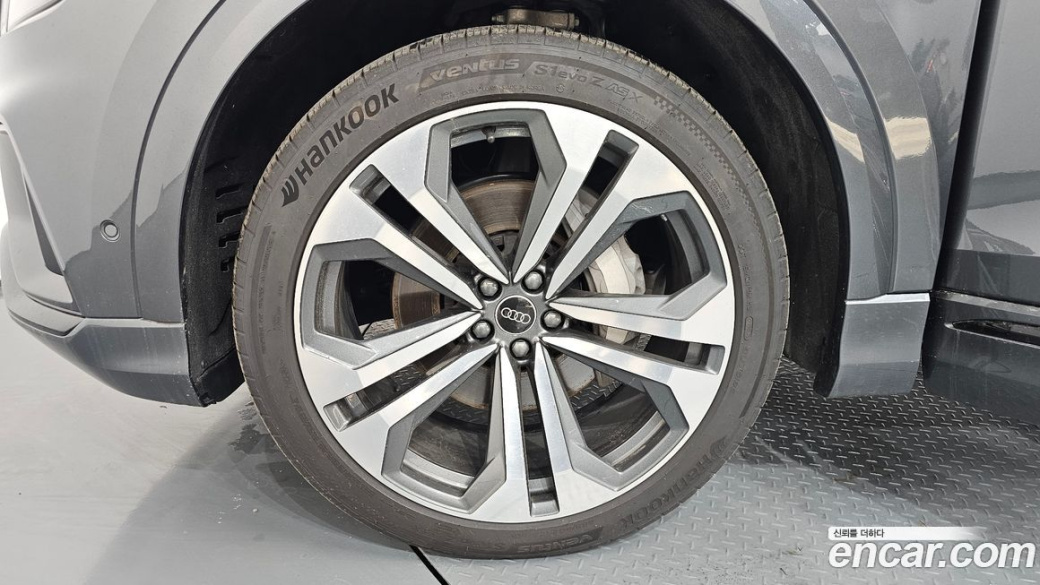 Audi Q8 55 TFSI Quattro Premium, 2023
