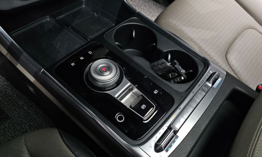 Kia Carnival 7-Seater Signature, 2025