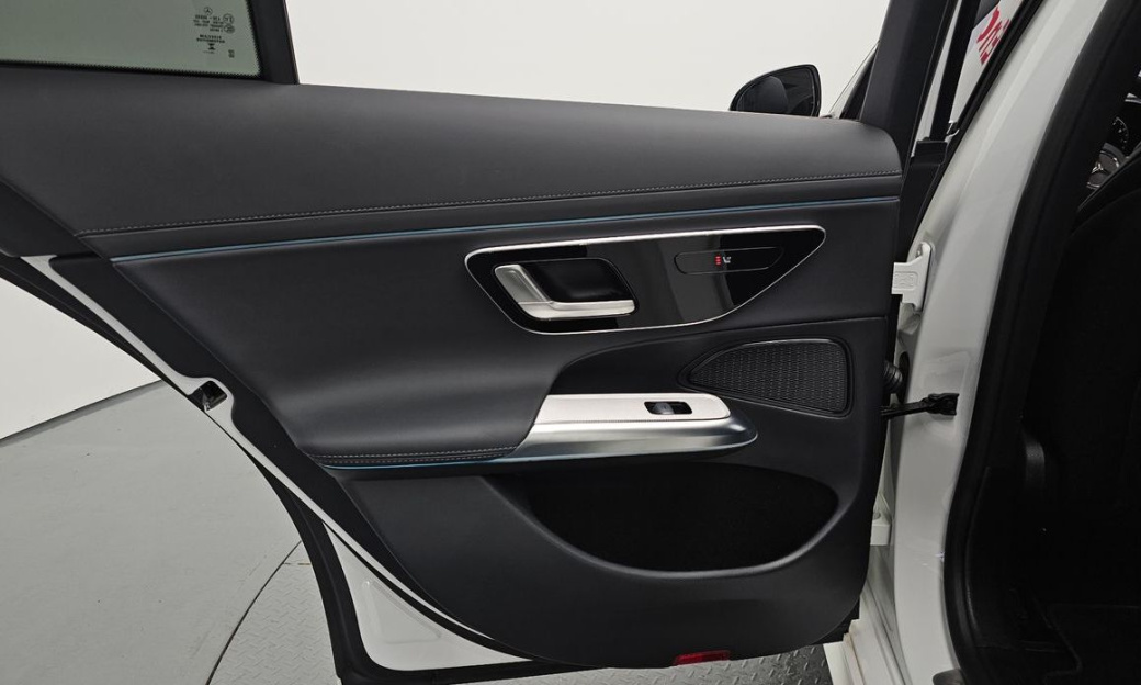 Mercedes-Benz E-Class E200 Avantgarde, 2025
