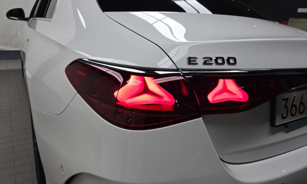Mercedes-Benz E-Class E200 AMG Line, 2026