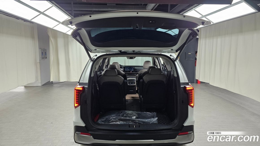 Kia Carnival 9-Seater Signature, 2025