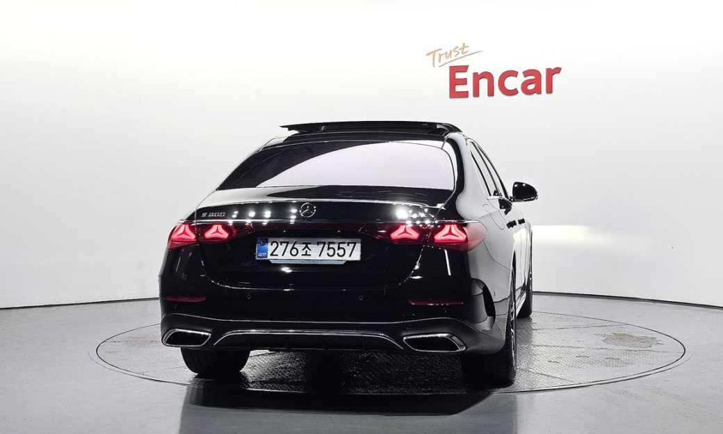 Mercedes-Benz E-Class E300 4MATIC AMG Line, 2025