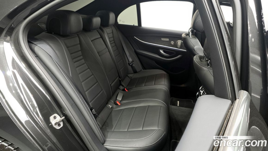 Mercedes-Benz E-Class E350 4MATIC AMG Line, 2022