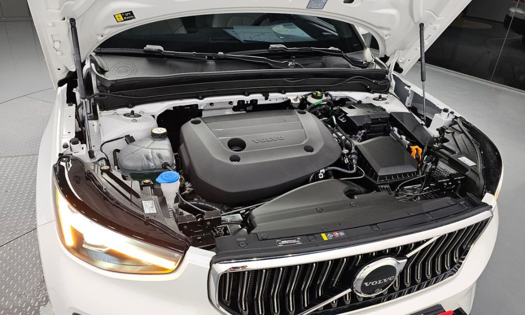 Volvo XC40 B4 Ultra Bright, 2025