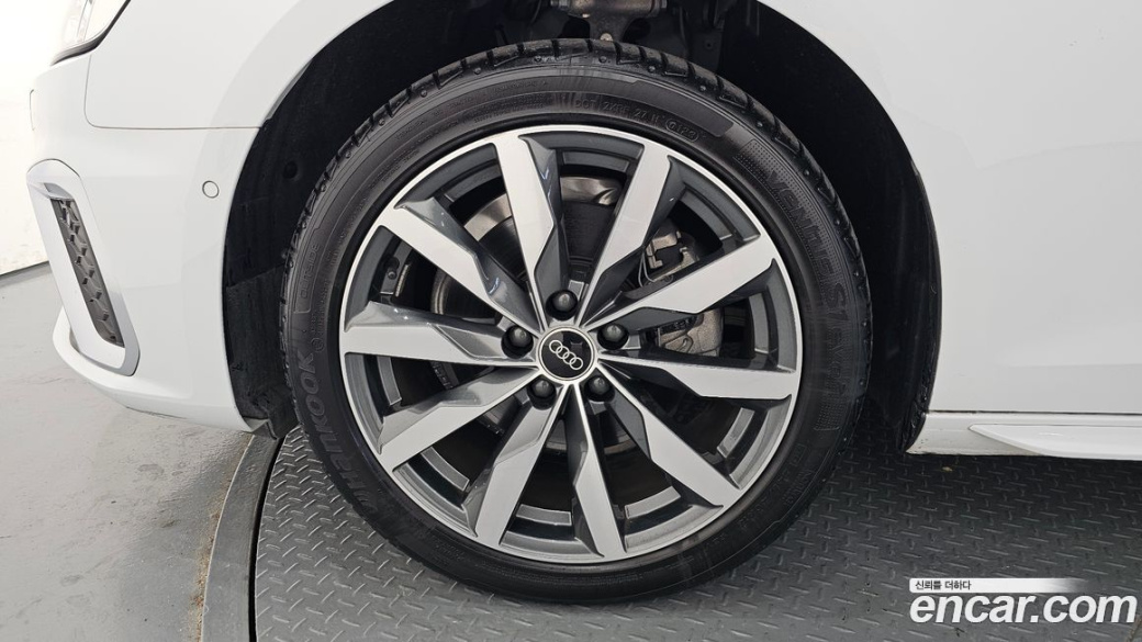 Audi A4 40 TFSI Premium, 2023