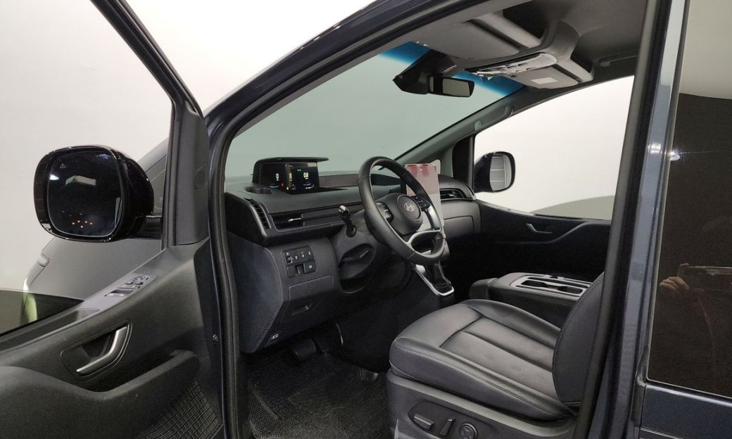 Hyundai Staria Tourer 9-Seater, 2025