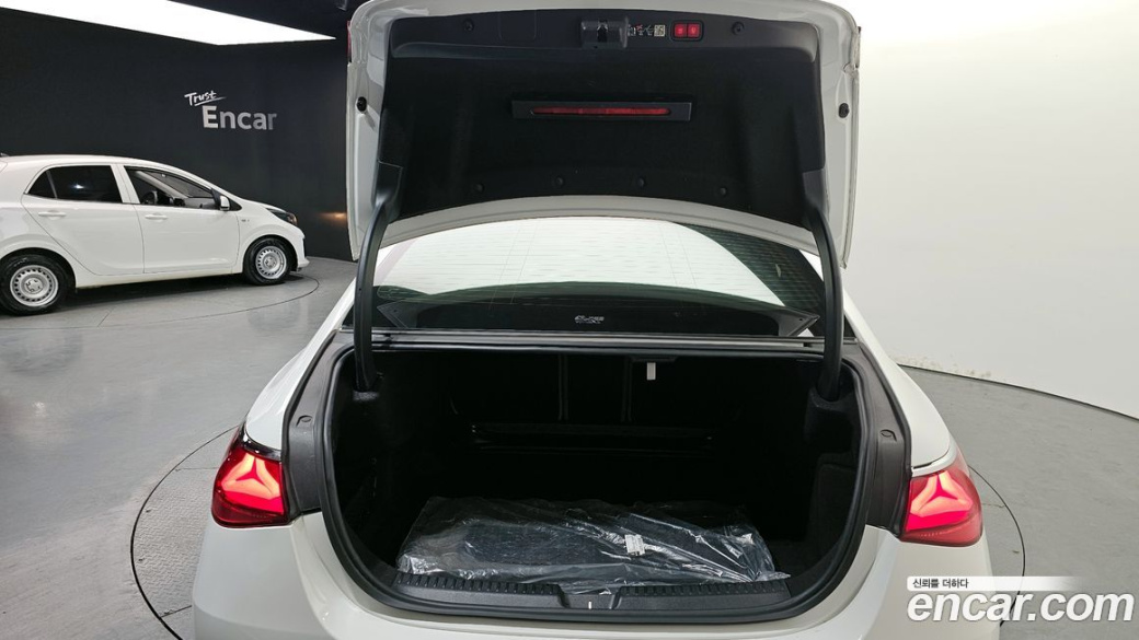 Mercedes-Benz E-Class E220d 4MATIC Exclusive, 2024