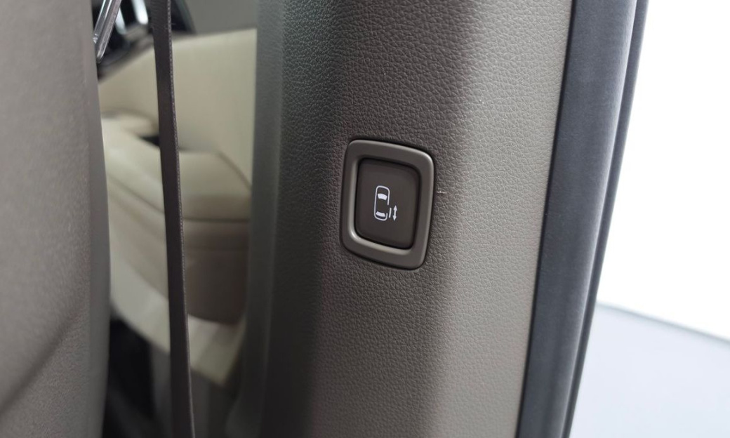Kia Carnival 7-Seater Signature, 2024